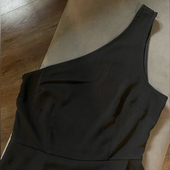 Superdown one-shoulder crossover romper - Picture 2 of 7